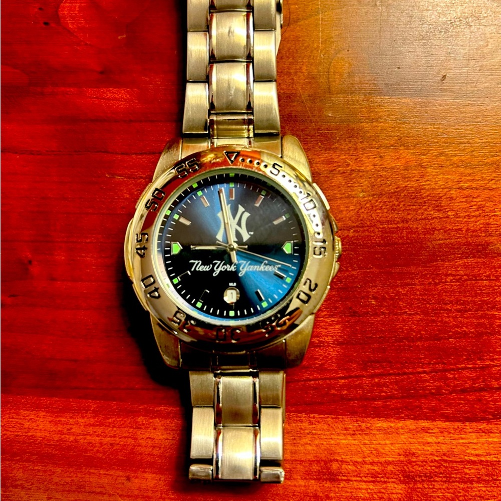 Yankees Mens watch Quartz movement